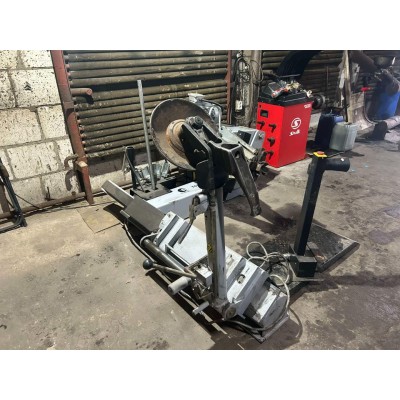 Шиномонтажный станок ESBerg TCS52B Шиномонтажный станок ESBerg TCS52B